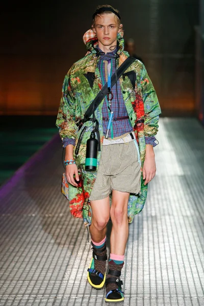 Look 13
